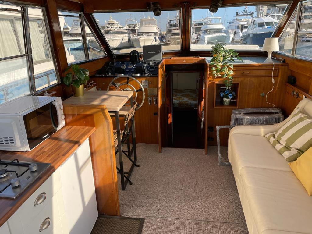 Charming Boat House In Barcelona With Big Terrace And Solarium Hotel Sant Adria de Besos Luaran gambar