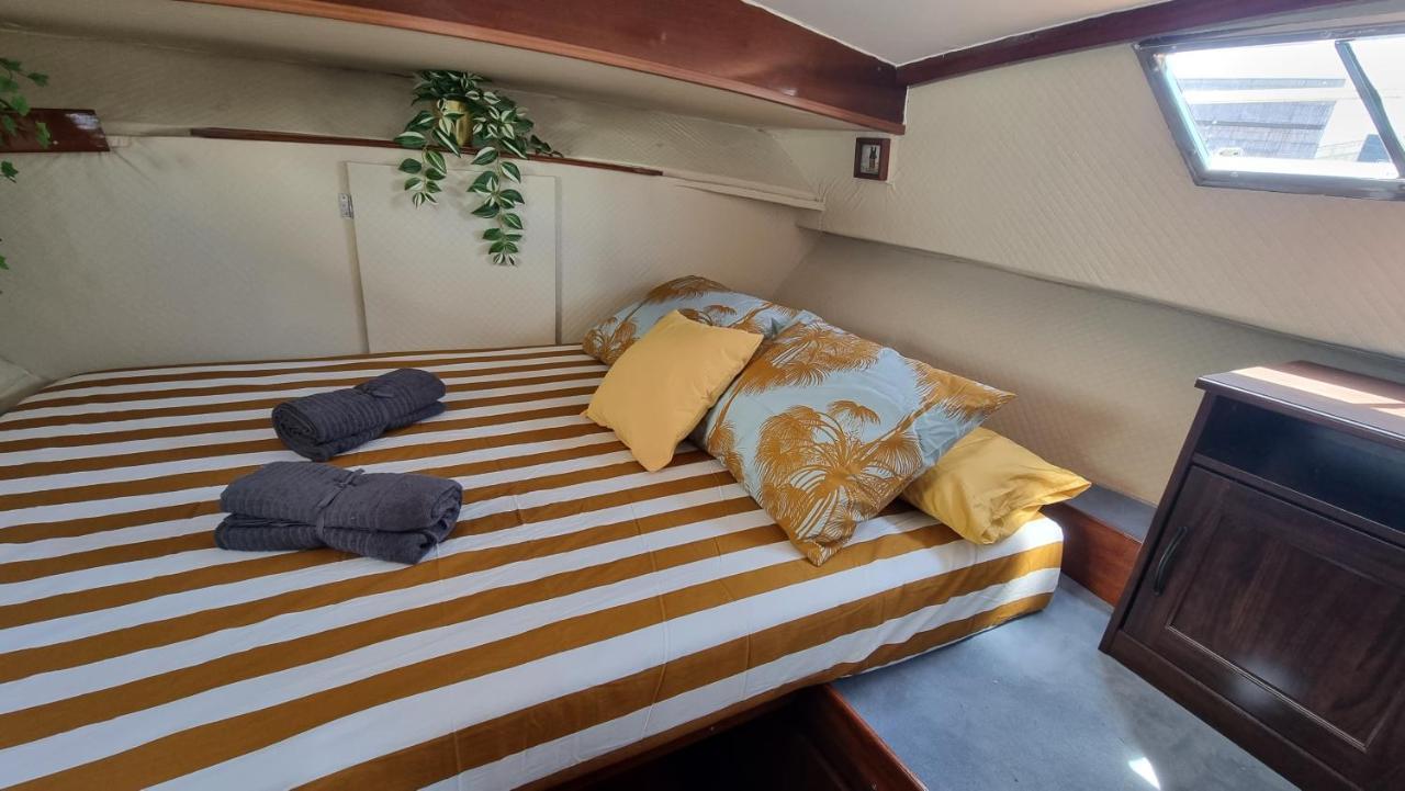 Charming Boat House In Barcelona With Big Terrace And Solarium Hotel Sant Adria de Besos Luaran gambar