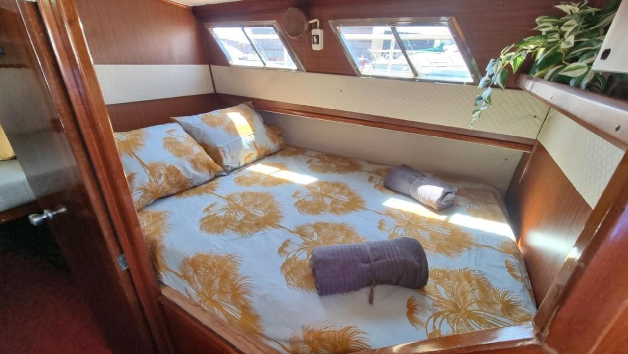 Charming Boat House In Barcelona With Big Terrace And Solarium Hotel Sant Adria de Besos Luaran gambar