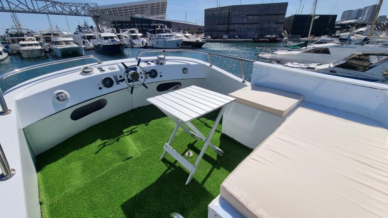 Charming Boat House In Barcelona With Big Terrace And Solarium Hotel Sant Adria de Besos Luaran gambar