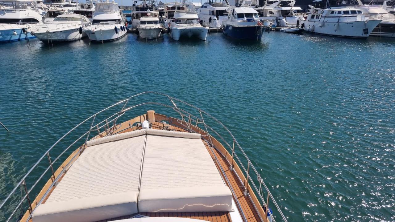 Charming Boat House In Barcelona With Big Terrace And Solarium Hotel Sant Adria de Besos Luaran gambar