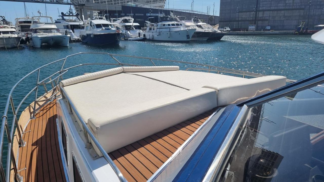 Charming Boat House In Barcelona With Big Terrace And Solarium Hotel Sant Adria de Besos Luaran gambar