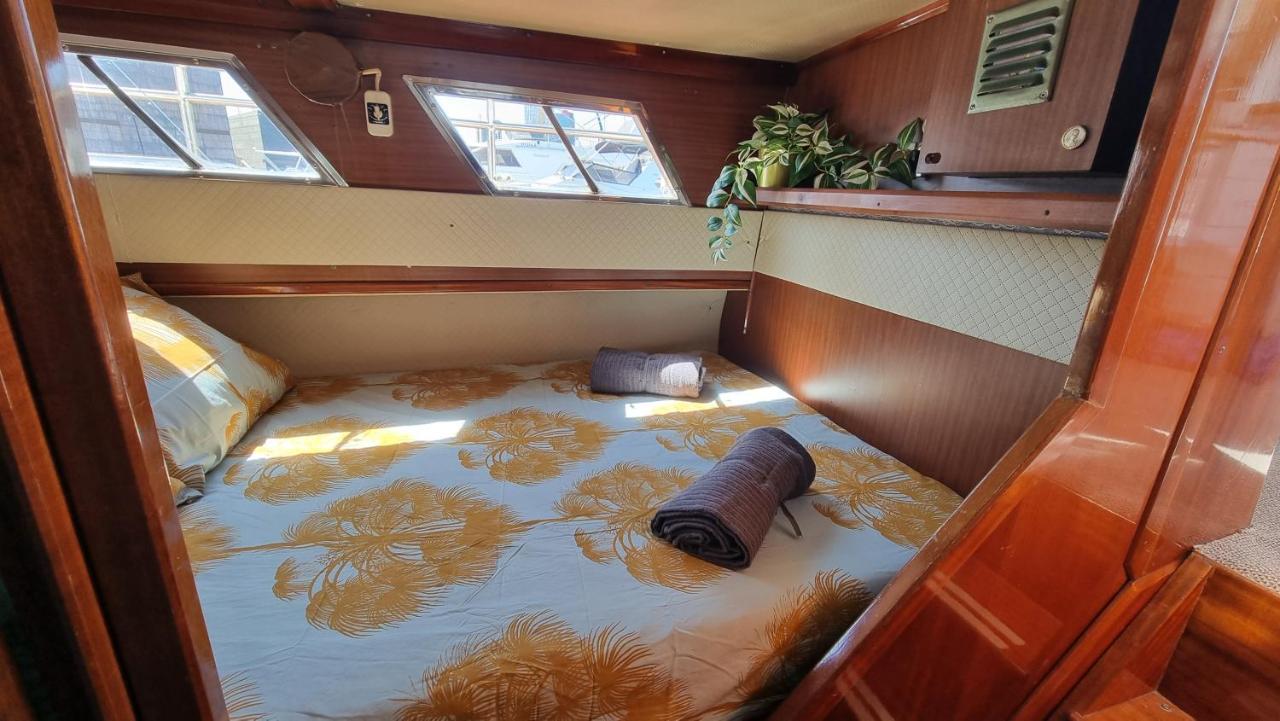 Charming Boat House In Barcelona With Big Terrace And Solarium Hotel Sant Adria de Besos Luaran gambar